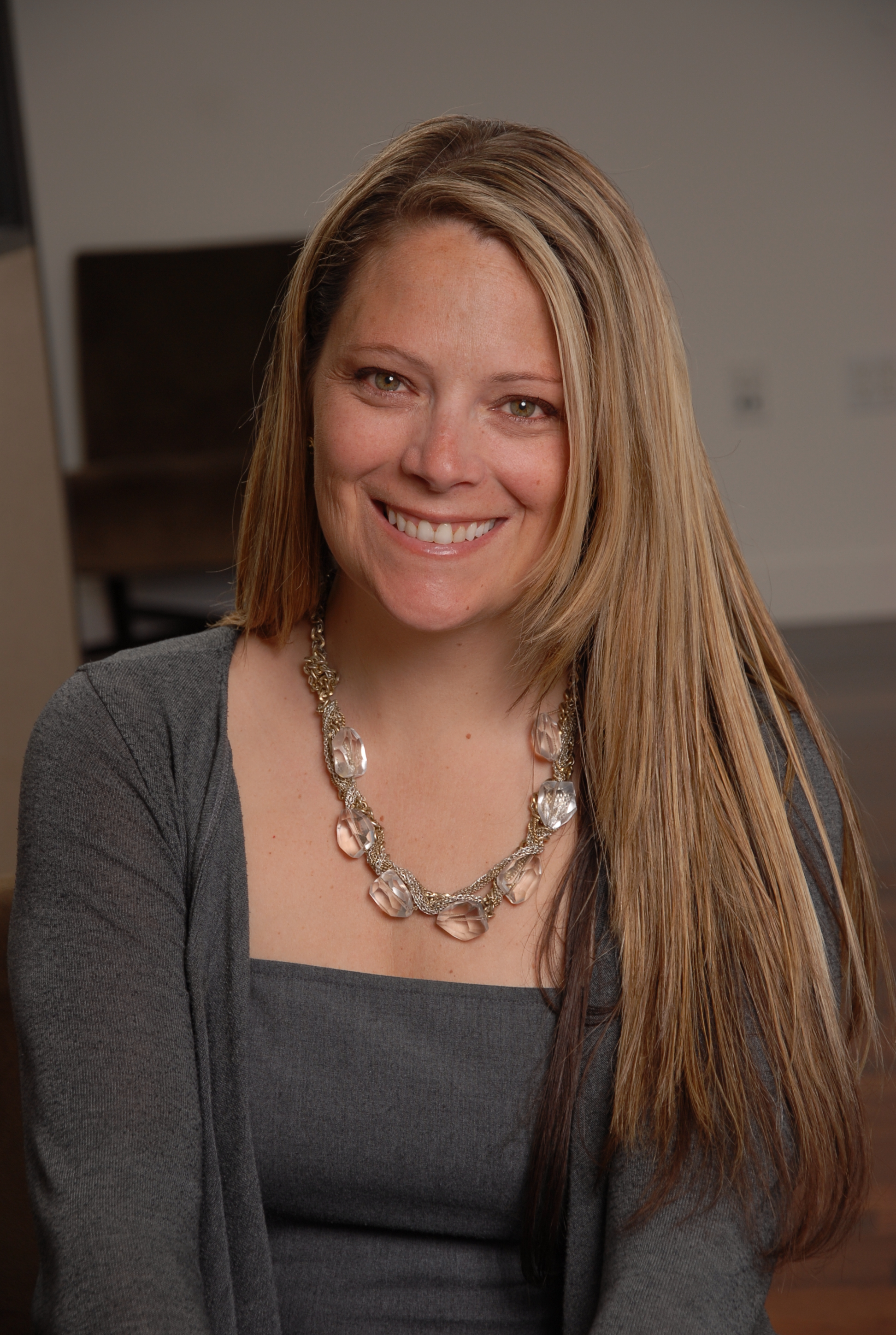 Ms Laura Chernova CFP
